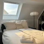 Tiny Top-floor Apt. 2 - Apolonialiving