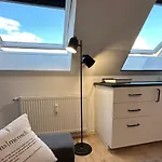 Daire Tiny Top-floor Apt. 2 - Apolonialiving *