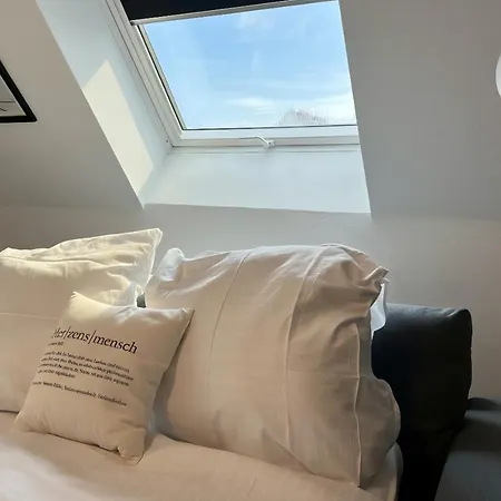 Tiny Top-floor Apt. 2 - Apolonialiving *