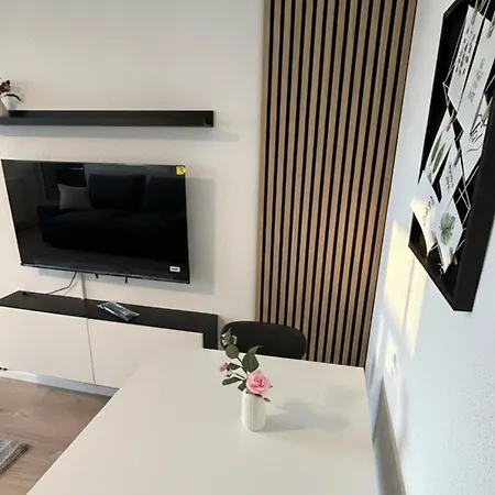Tiny Top-floor Apt. 2 - Apolonialiving Apartmán *