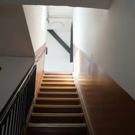 Appartement Tiny Top-floor Apt. 2 – Apolonialiving *