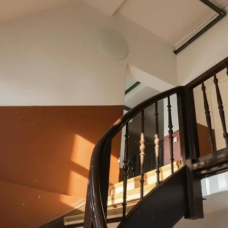 Tiny Top-floor Apt. 2 – Apolonialiving Appartement